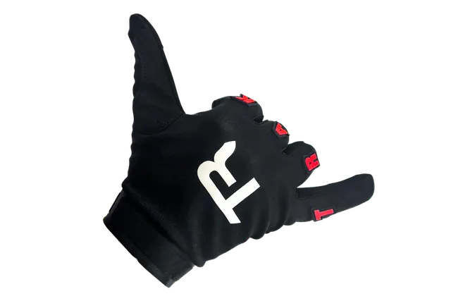 trak-racer-multi-use-sim-racing-gloves-blacked-out-handschuhe-f-r-sim-racing image 1